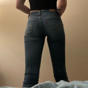 Levi’s medium wash, mid rise, skinny jeans. Waist of 26, length of 32.